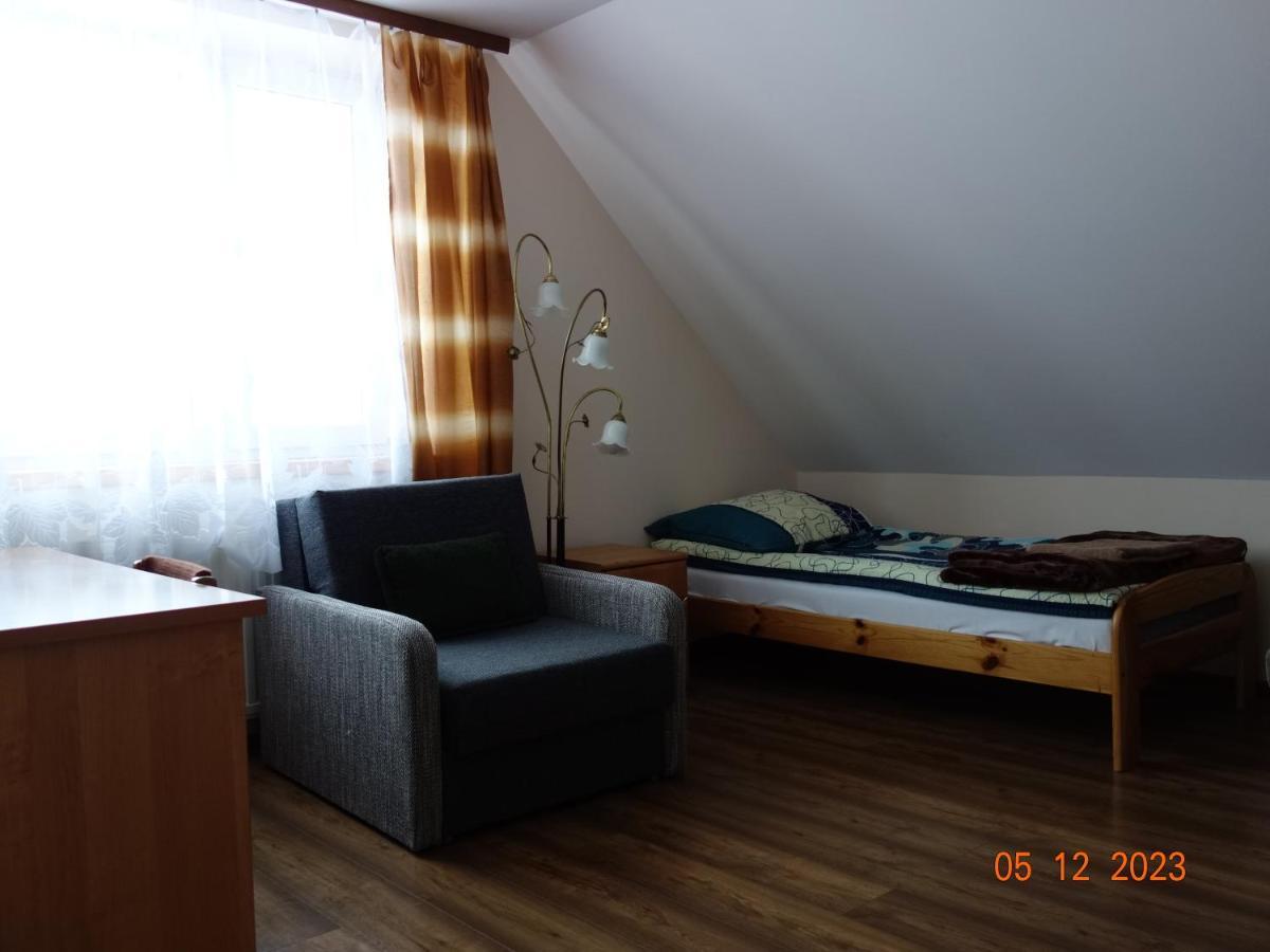 Dom Mlodziezowy W Polanie Apartment Serednie Male ภายนอก รูปภาพ