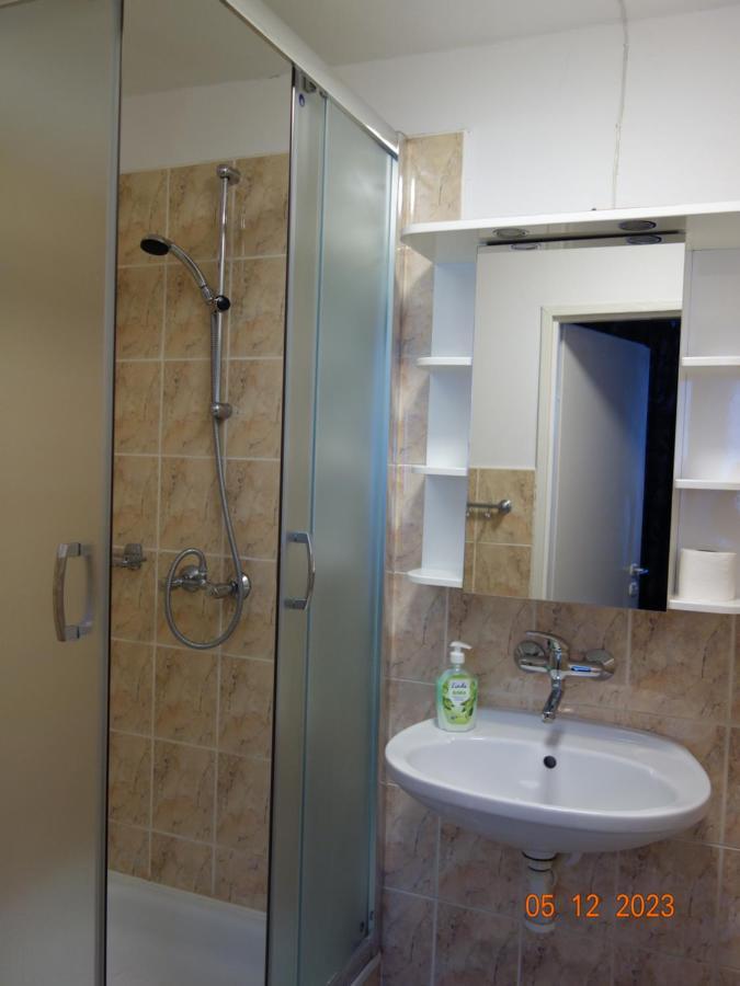 Dom Mlodziezowy W Polanie Apartment Serednie Male ภายนอก รูปภาพ
